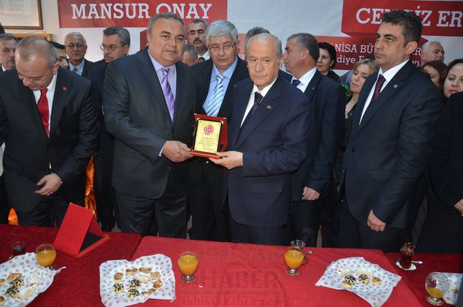 MHP LİDERi DEVLET BAHÇELİ AKHİSARLILAR İLE BULUŞTU